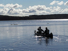 Kanus auf der Mecklenburgischen Seenplatte bei Sonnenschein